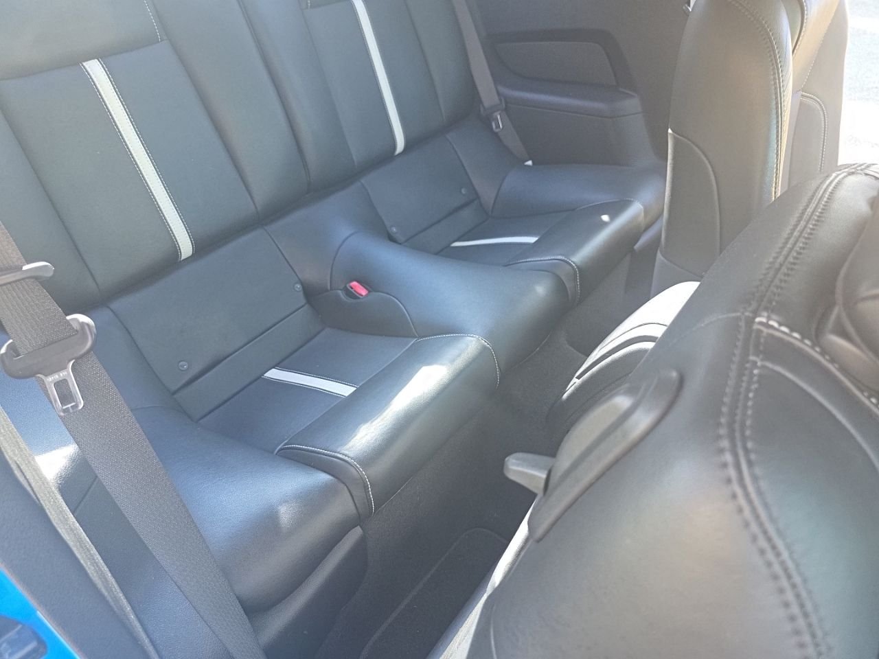 Used 2010  Ford GT Premium image 31