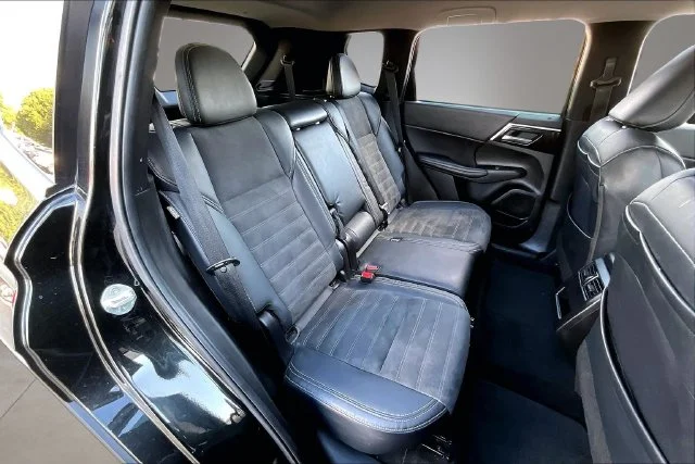Used 2023 Black Mitsubishi SE image 24