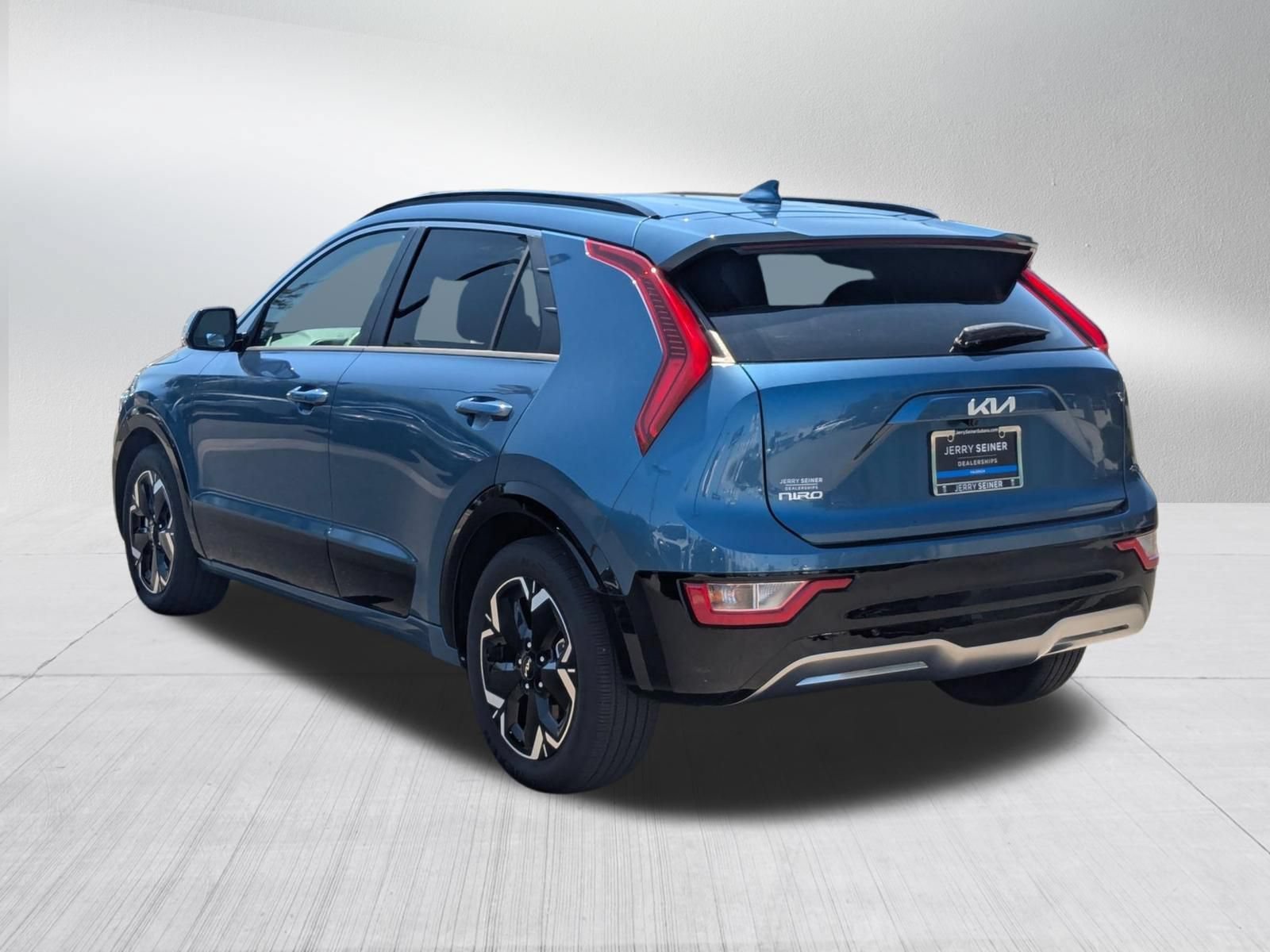 Used 2023 Mineral Blue Kia Wind image 3