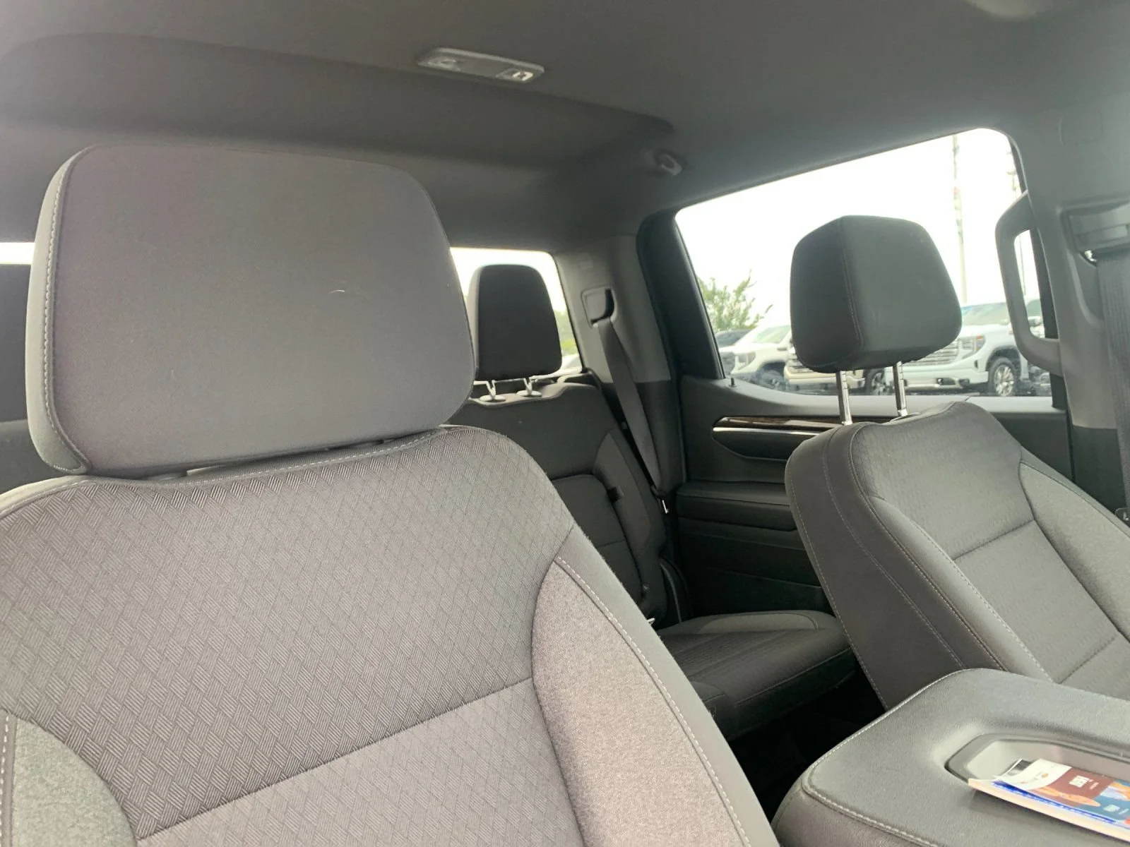 Used 2023 SUMMIT WHITE GMC Elevation image 18