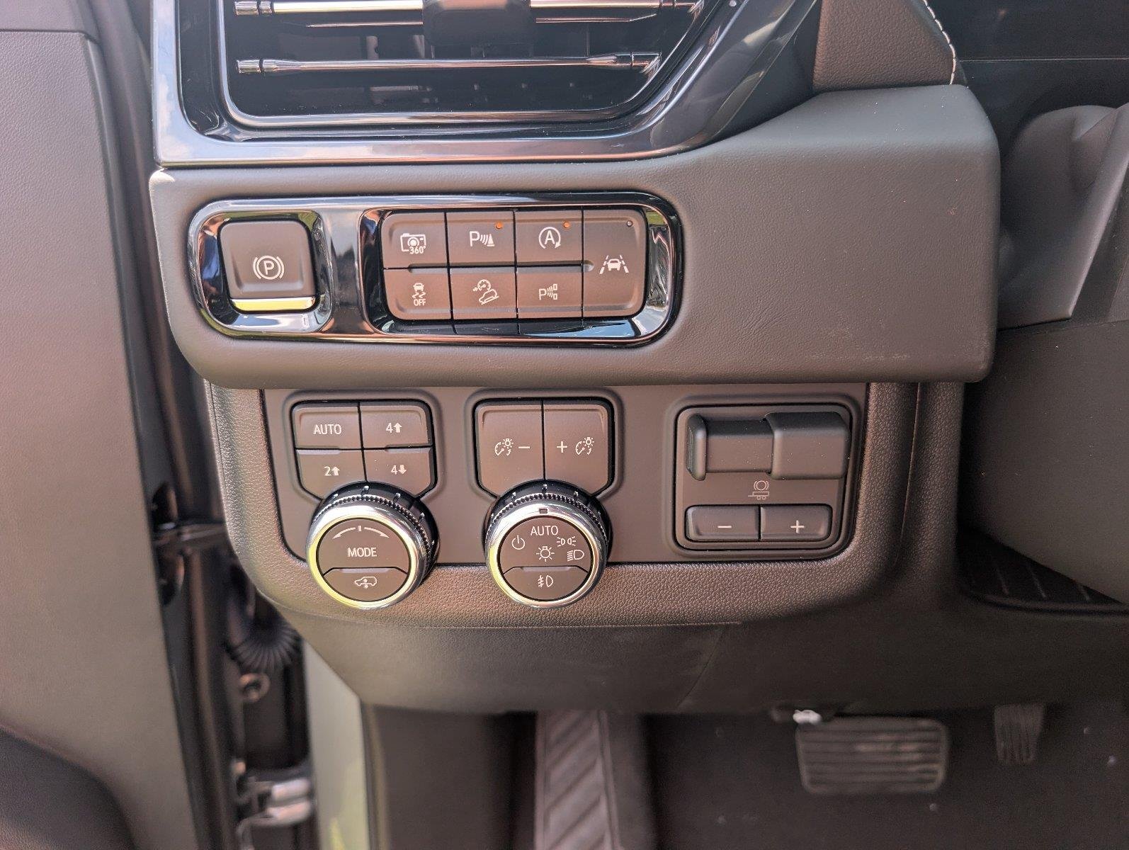 New 2026 Sterling Metallic GMC AT4 Ultimate image 31