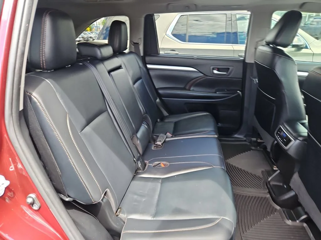 Used 2019 Salsa Red Pearl Toyota XLE image 27