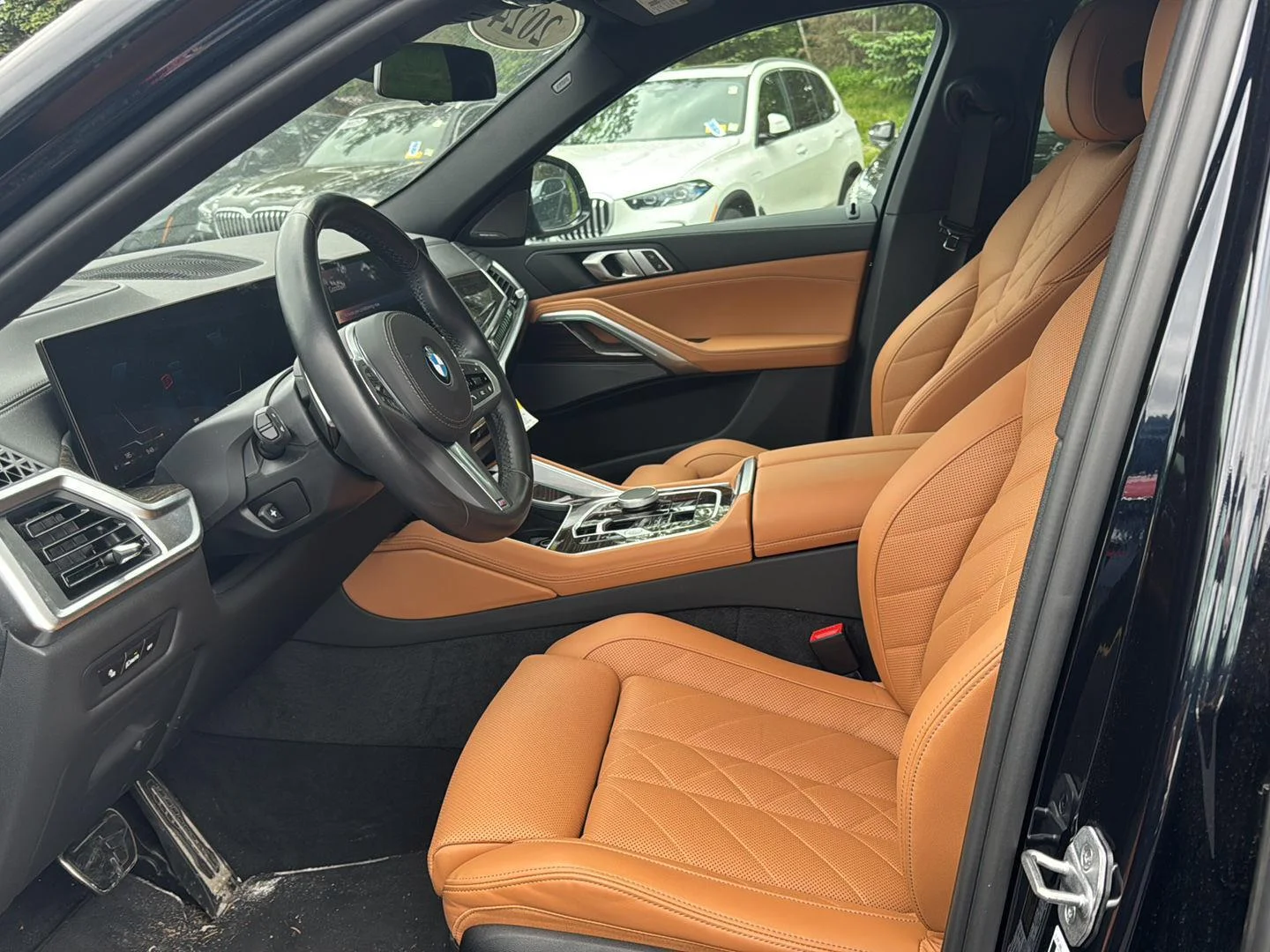 Used 2024  BMW xDrive40i image 9
