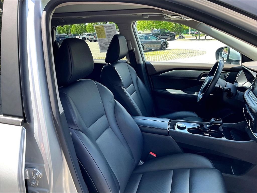 Used 2023 Silver Nissan SV image 11