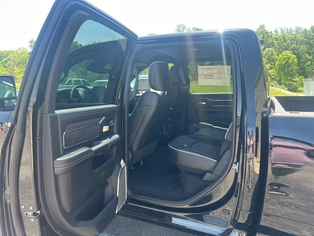 New 2026 Diamond Black Crystal Pearl-Coat Exterior Paint RAM LARAMIE image 35