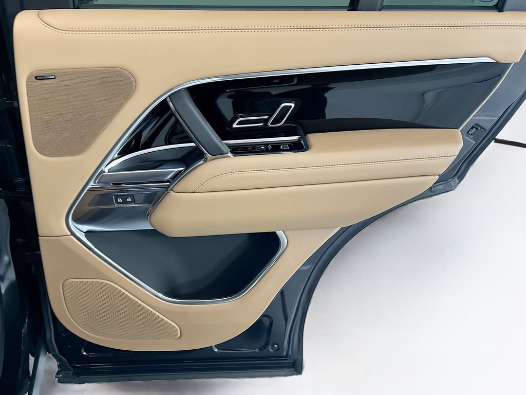 New 2026 Santorini Black Land Rover SE image 26