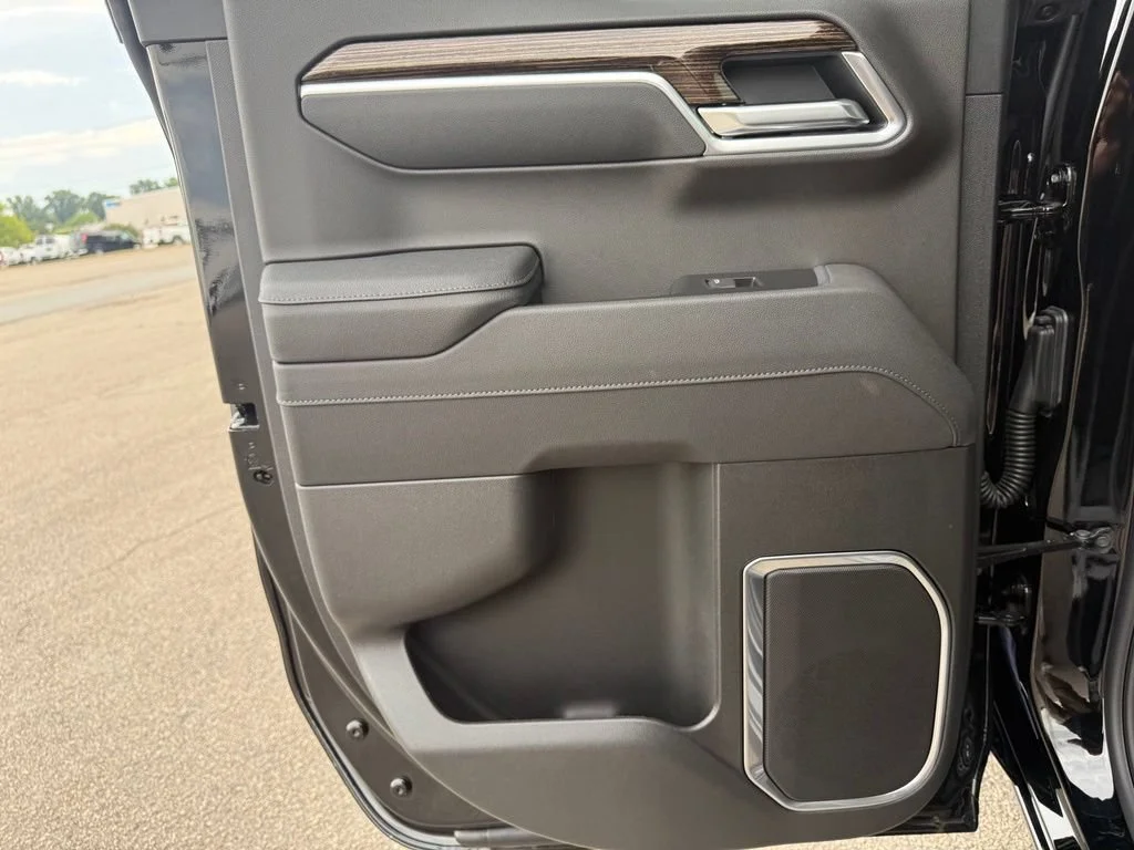 Used 2026 Onyx Black GMC Elevation image 13