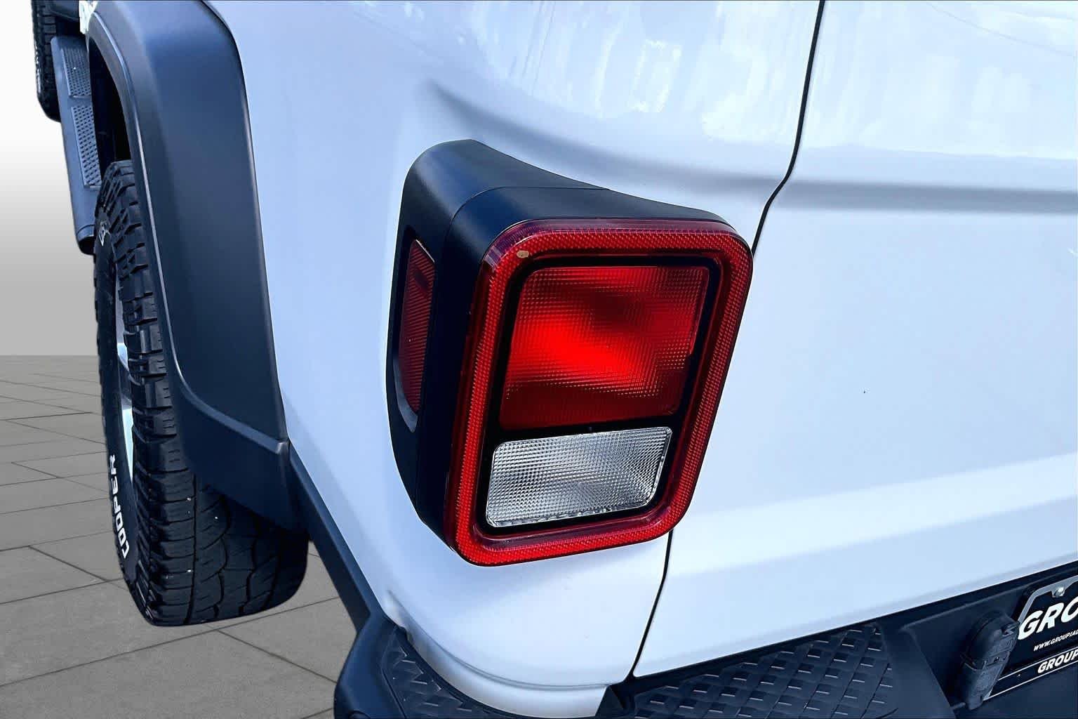 Used 2020 Bright White Clearcoat Jeep Sport S image 28