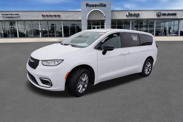 New 2026 Bright White Clear-Coat Exterior Paint Chrysler Limited image 7