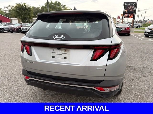Used 2022 Silver Hyundai SE image 16