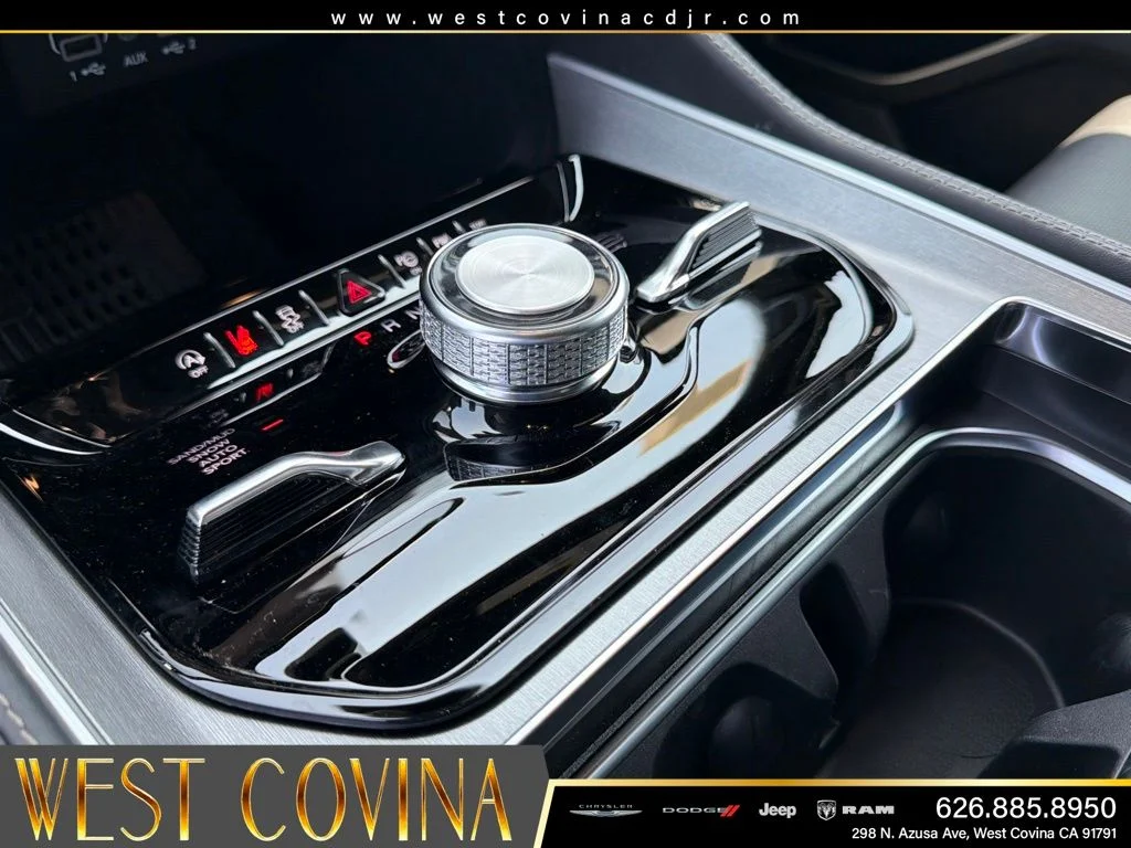 New 2026 Silver-Zynith Exterior Paint Jeep Limited Reserve image 28