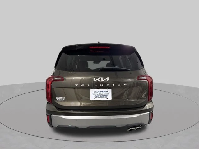 Used 2025 Green Kia S image 8