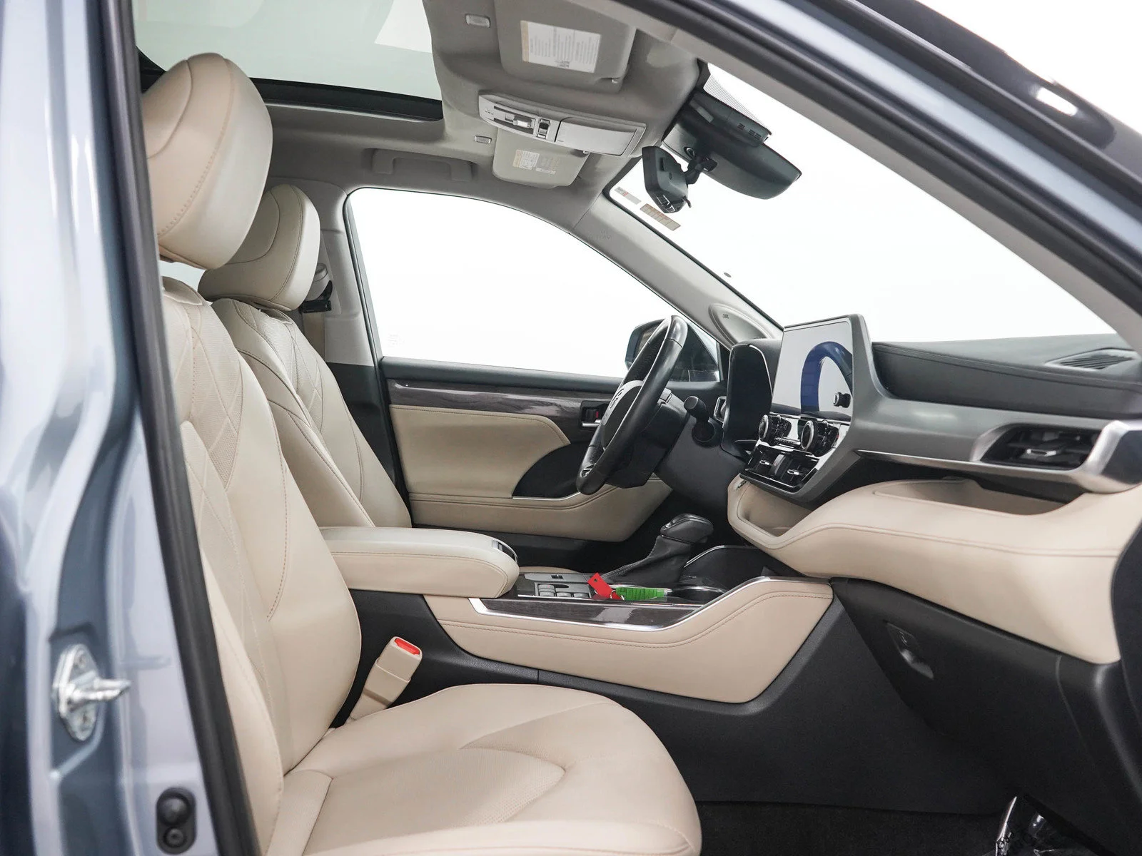 Used 2023  Toyota Hybrid Platinum image 12