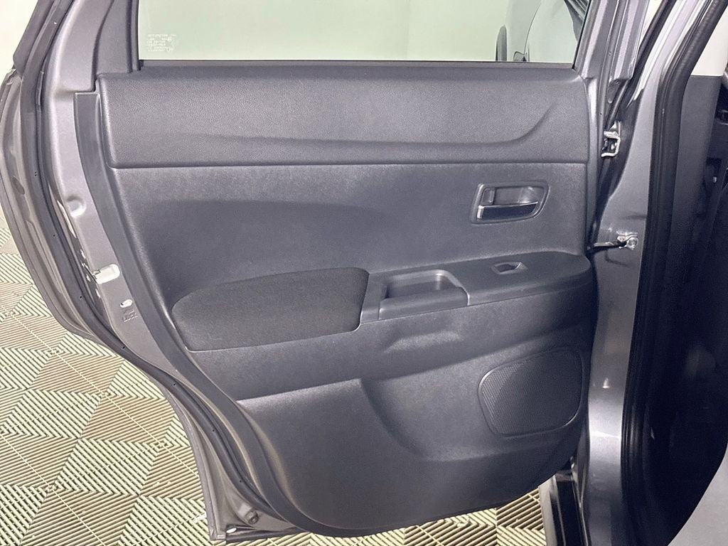 Used 2022  Mitsubishi 2.0 ES image 18