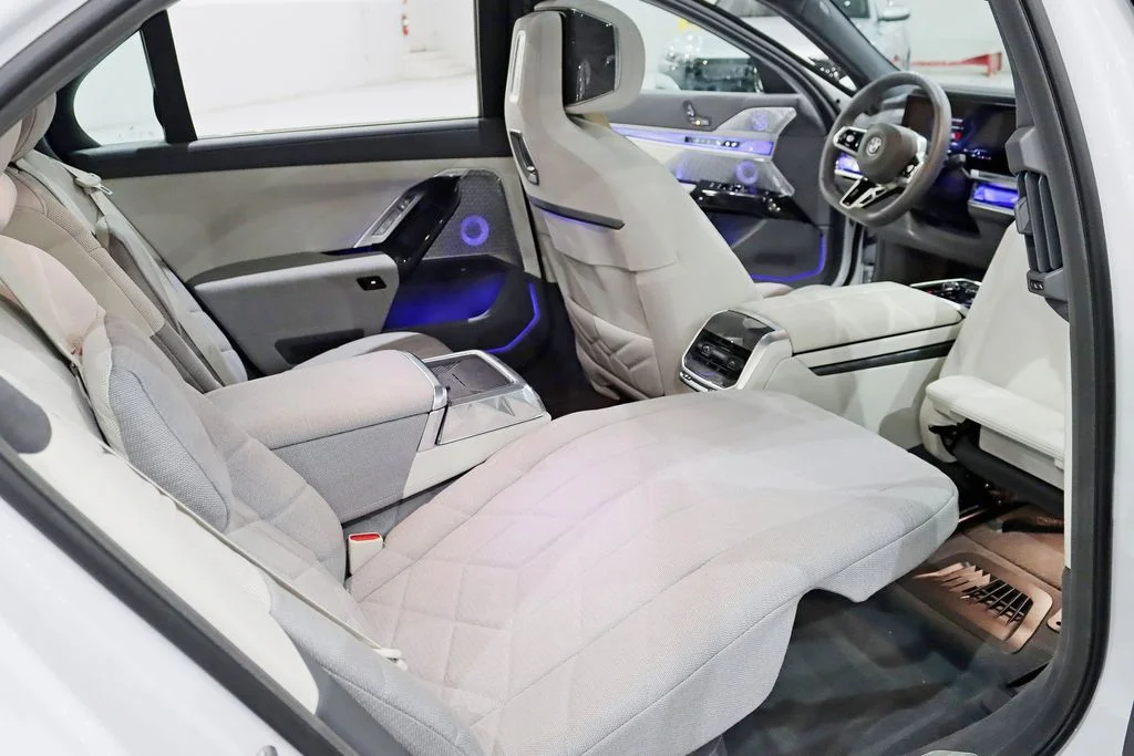 Used 2024 White BMW 760i xDrive image 34