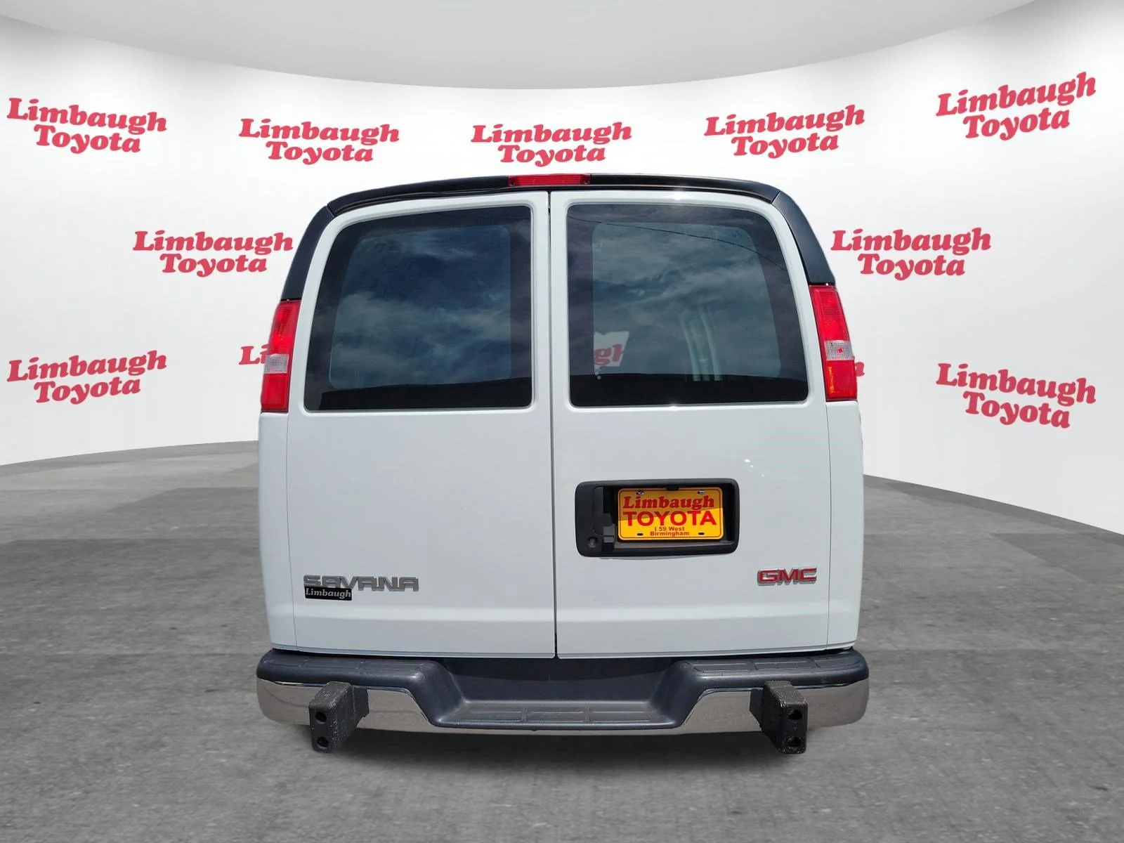 2024 GMC Savana Cargo Work Van - Photo 17