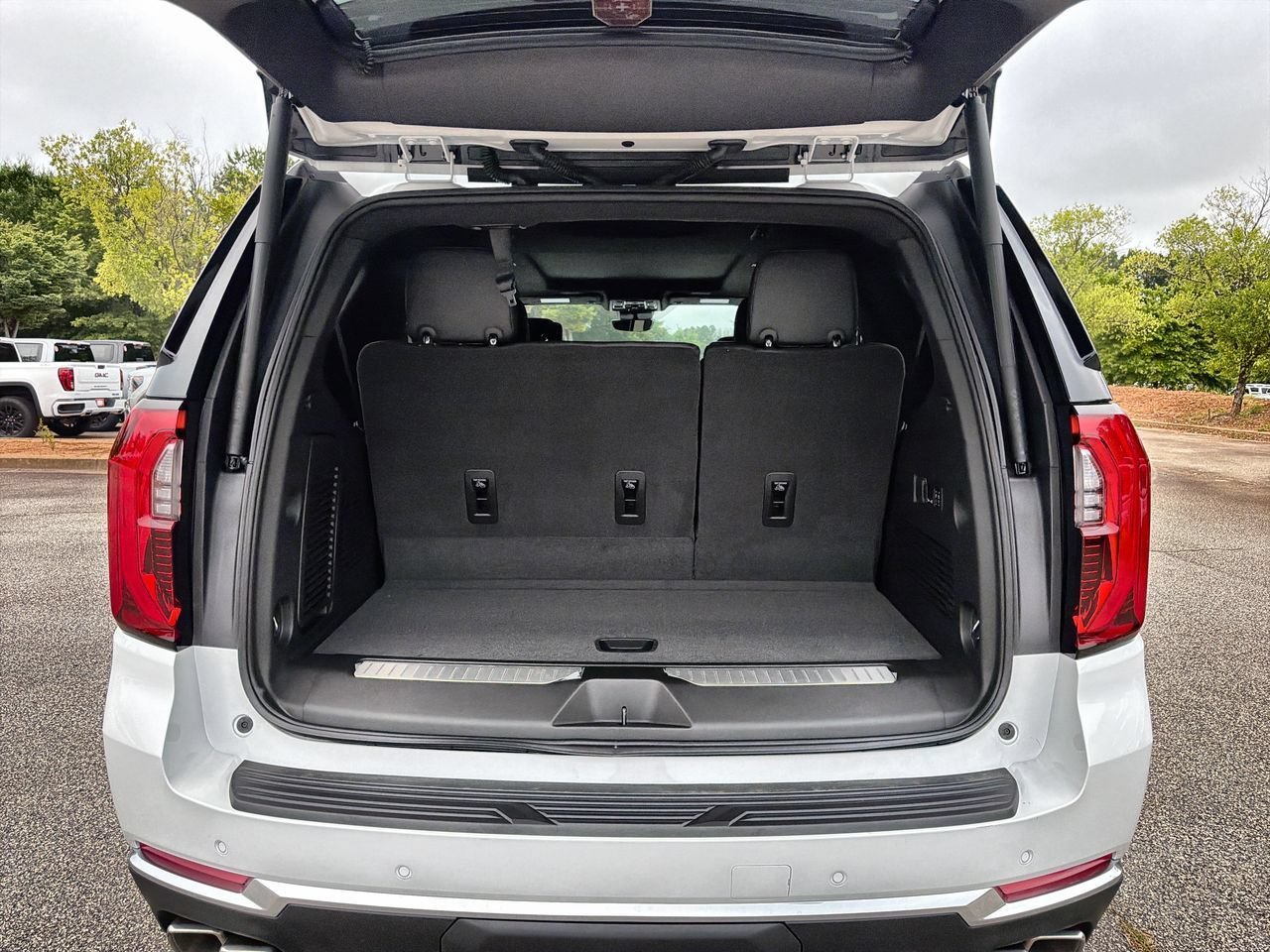 2026 GMC Yukon Denali - Photo 21