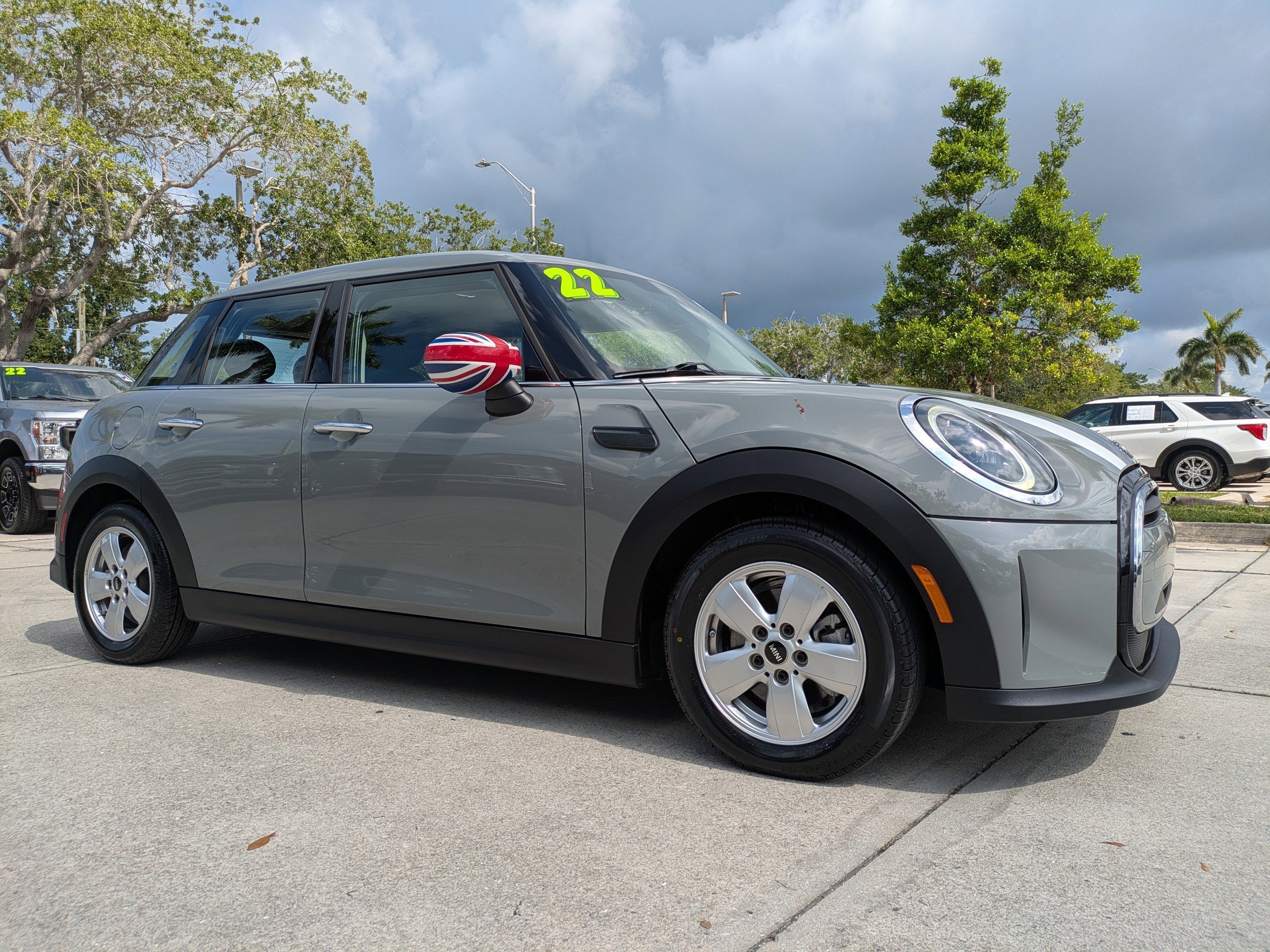 2022 MINI Hardtop Cooper Oxford Edition's photo