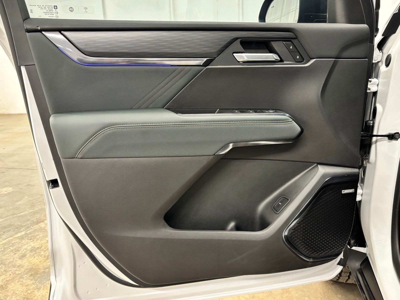 Used 2025 White GMC AT4 image 18