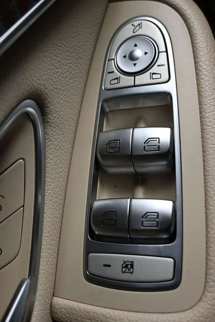 Used 2019 Black Mercedes-Benz GLC 300 image 25