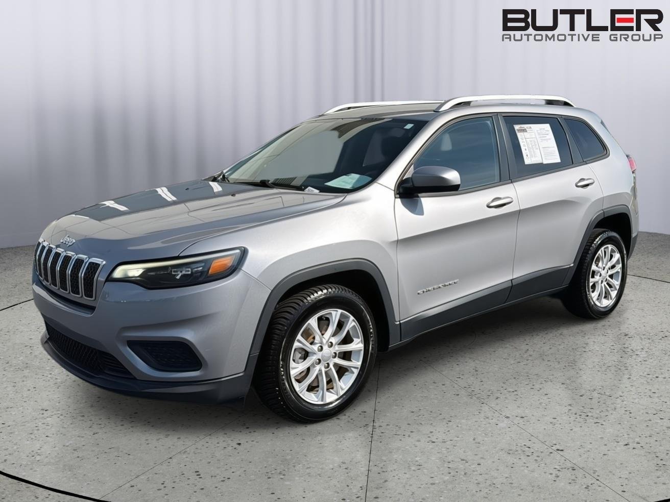 Used 2020 Billet Silver Metallic Clearcoat Jeep Latitude image 1