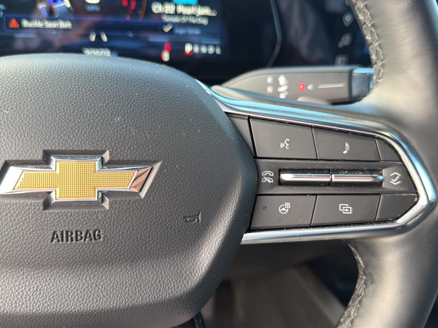 Used 2025 Summit White Chevrolet FWD LT image 21