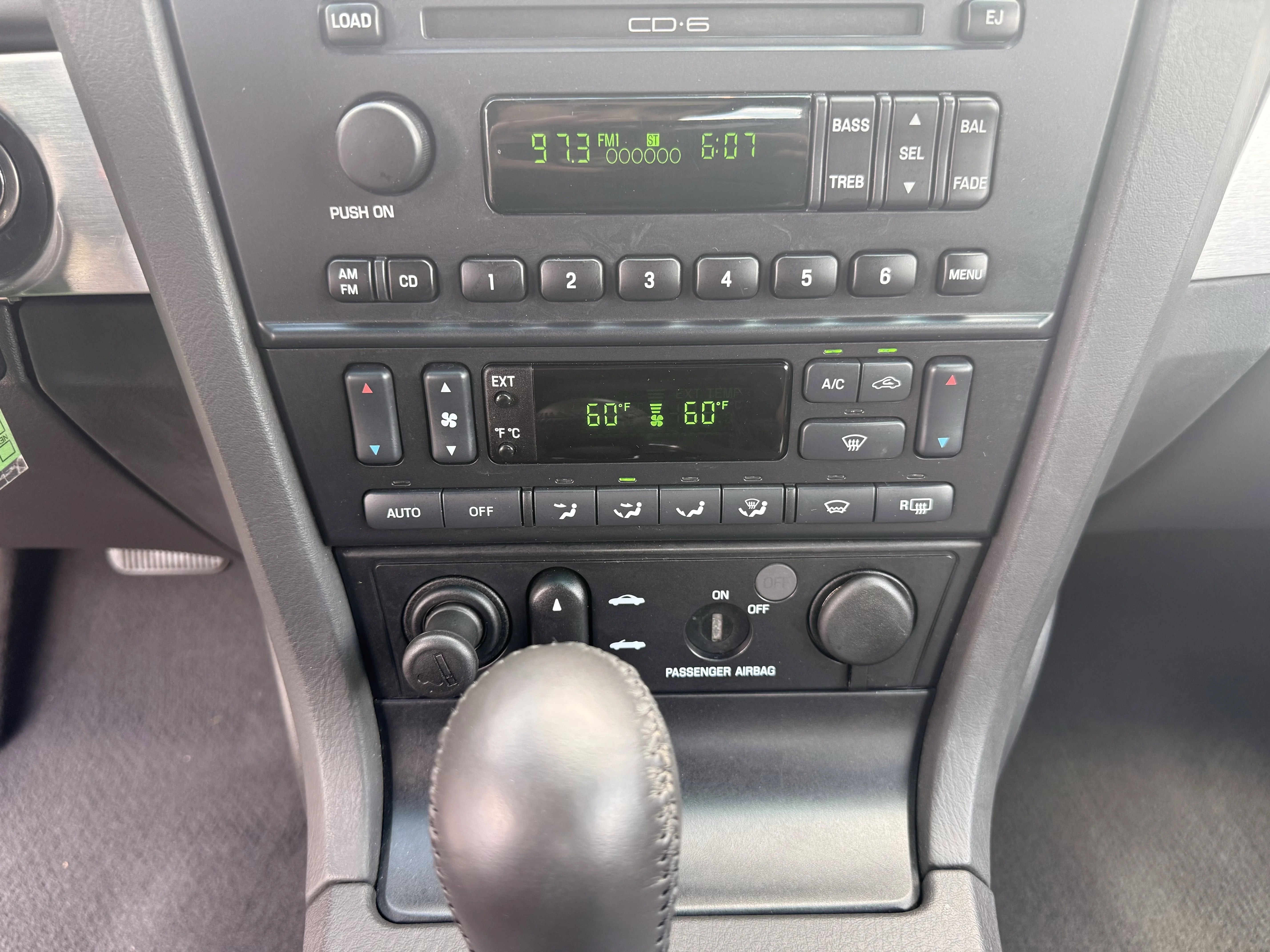 Used 2002 Red Ford Base image 24