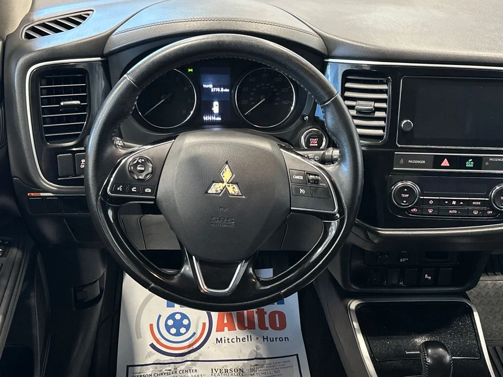 Used 2019 Black Mitsubishi ES image 26