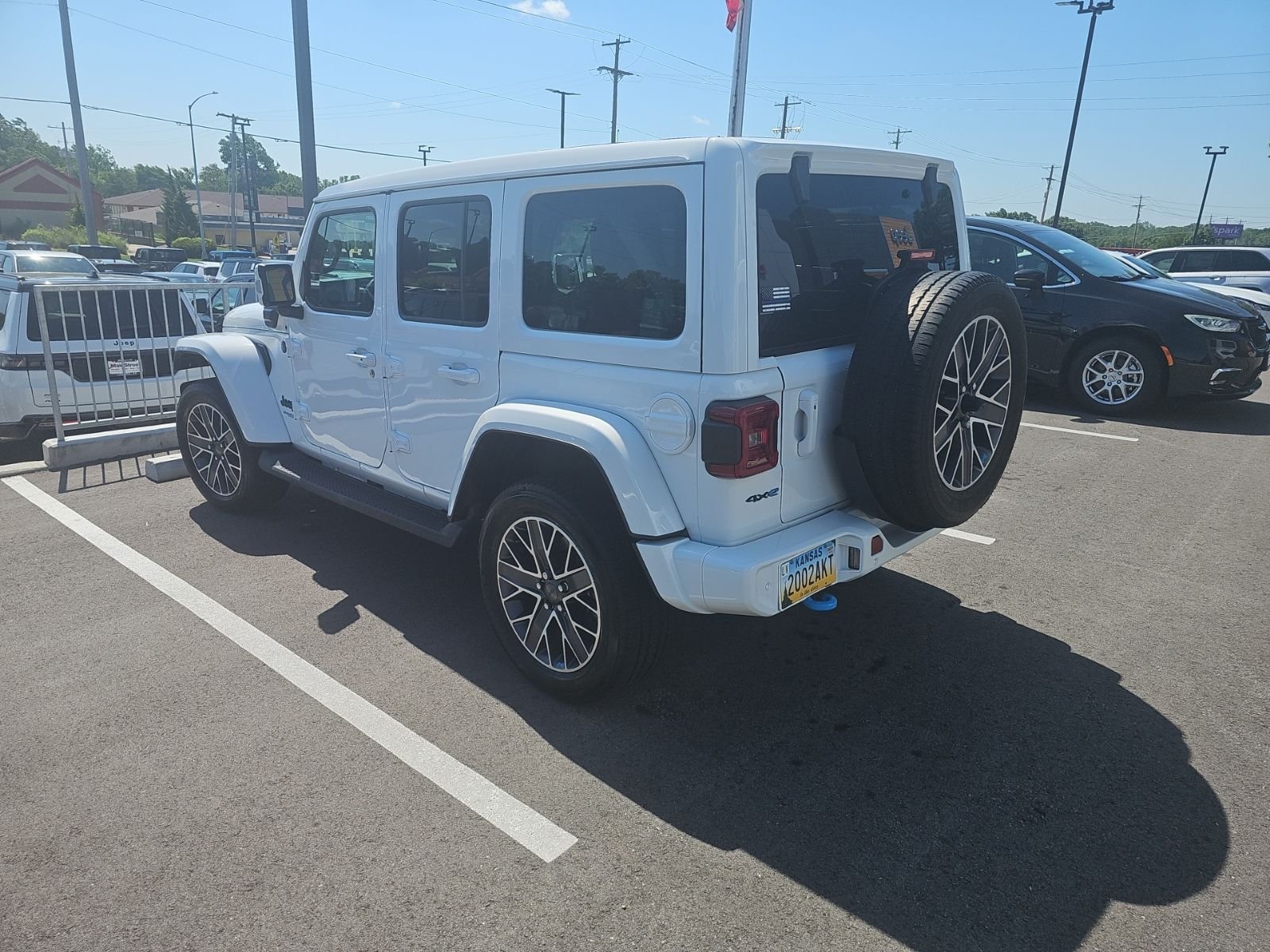 Used 2022 White Jeep Unlimited Sahara 4xe image 3