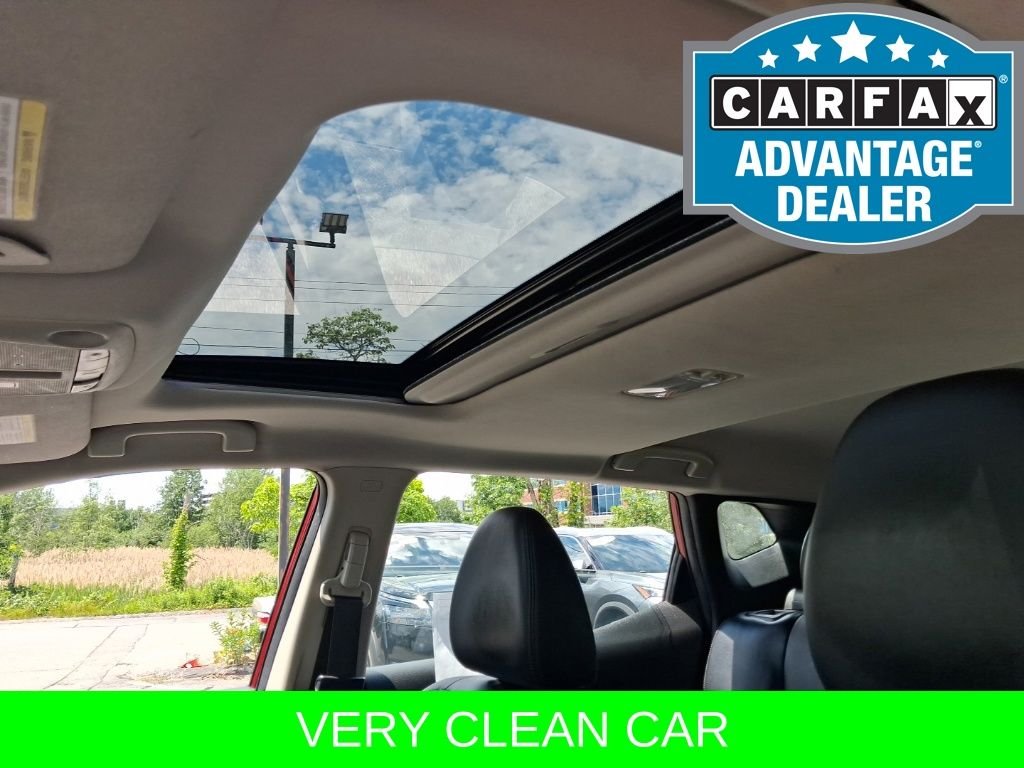 Used 2020 Red Nissan SL image 22