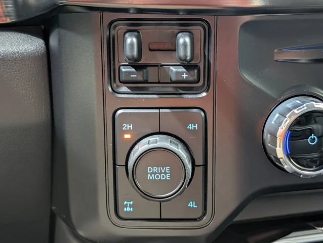New 2026 Agate Black Metallic Ford F-250® Lariat® image 48