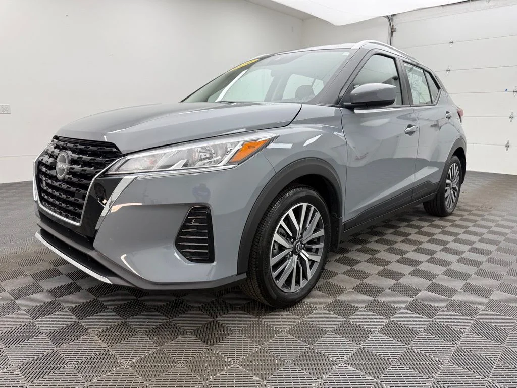 Used 2024 Gray Nissan SV image 2