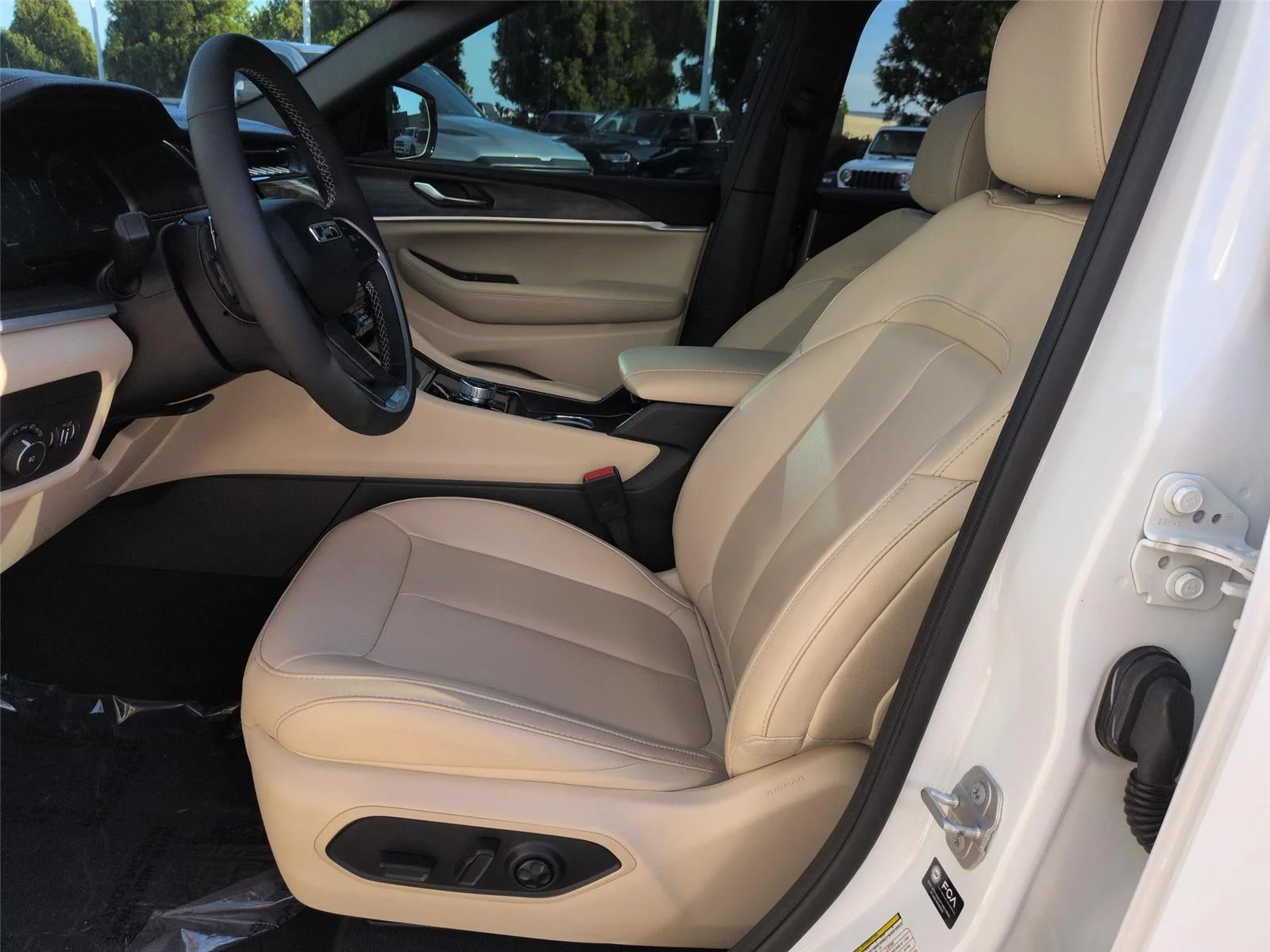 Used 2025 Bright White Clearcoat Jeep Limited image 18