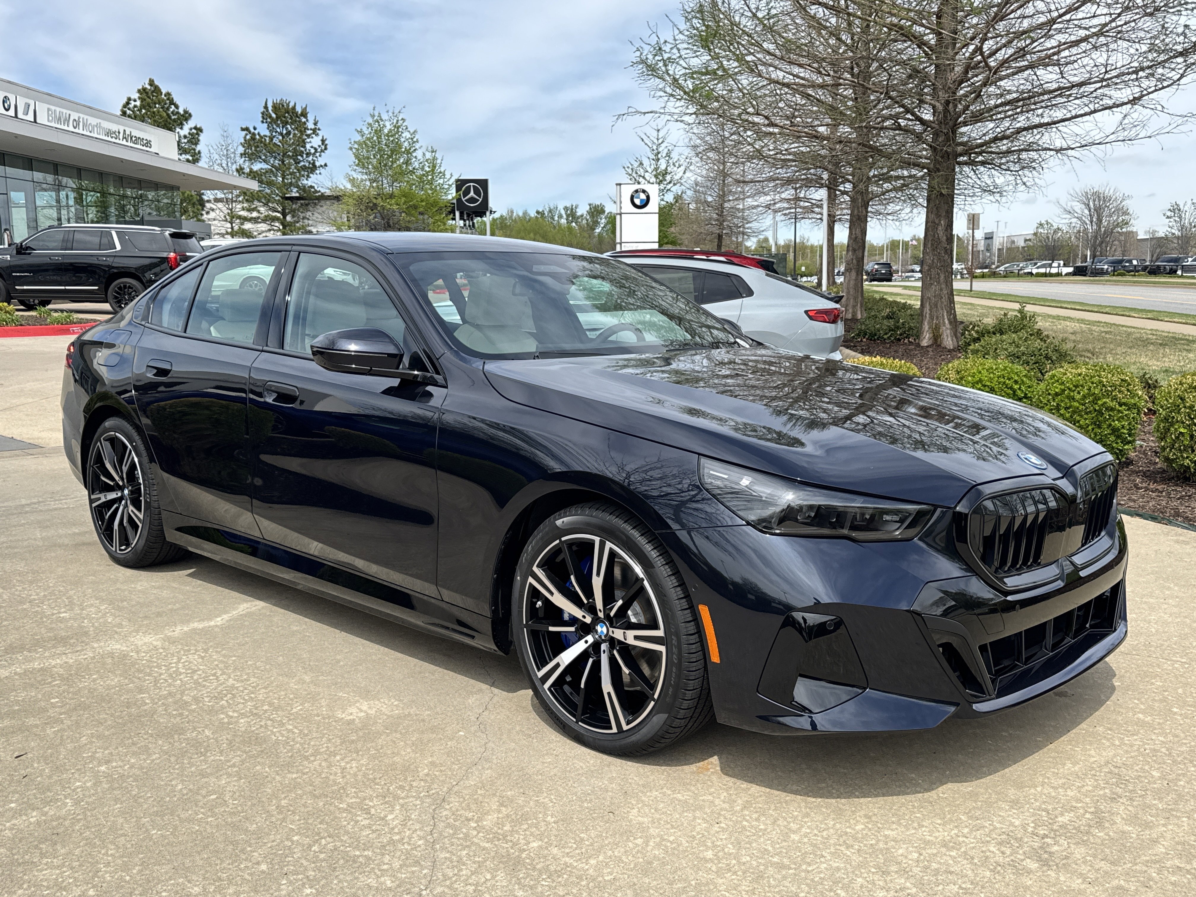 New 2026 CARBON BLACK BMW 550e xDrive image 6