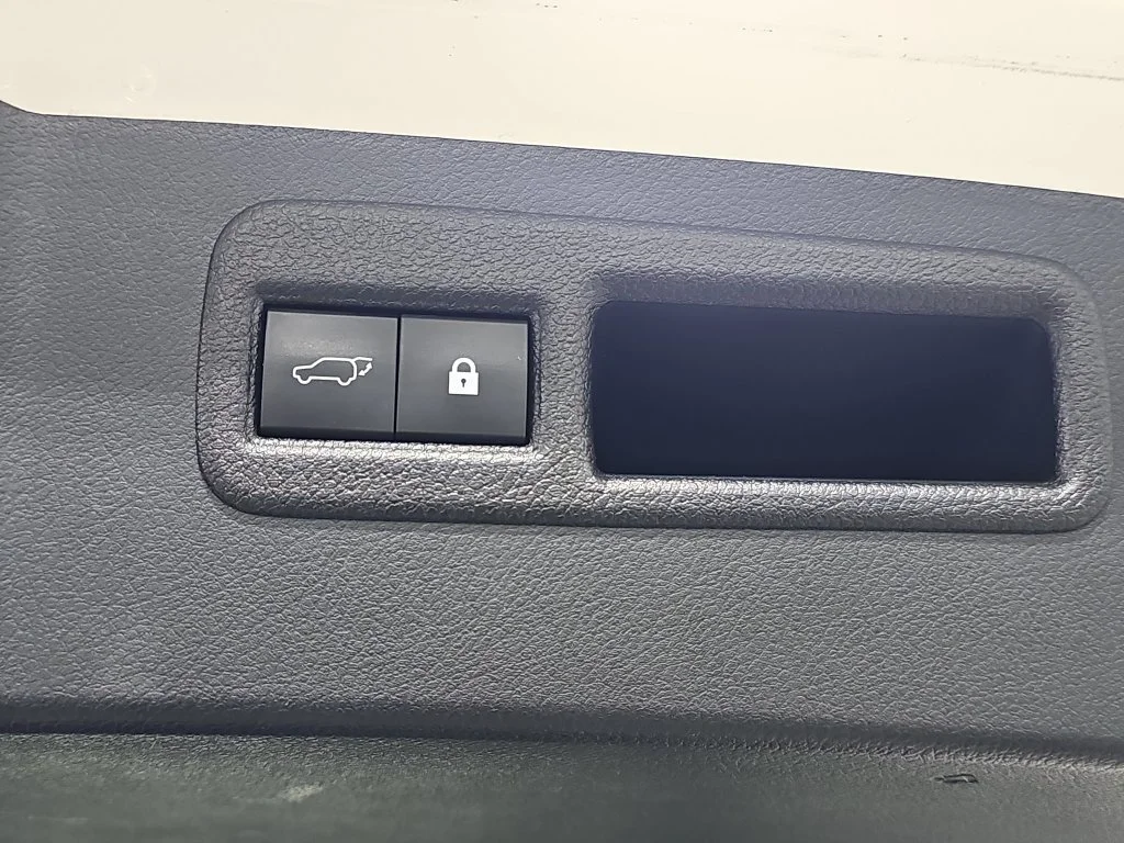 Used 2019 White Lexus 300h image 16