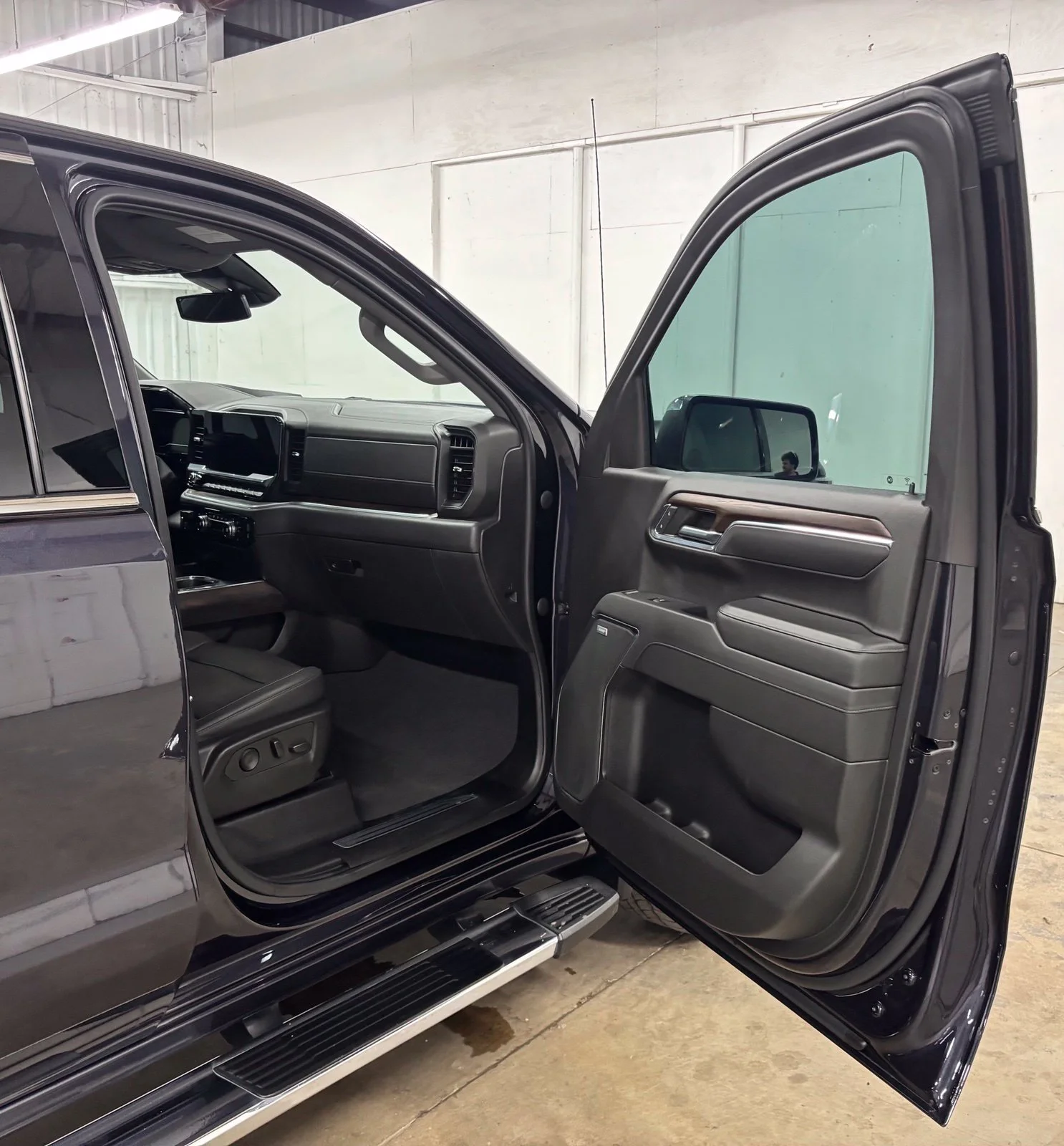 Used 2022 Silver GMC SLT image 17