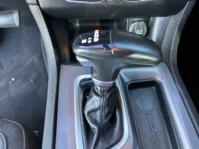 Used 2022 White Dodge SXT image 11