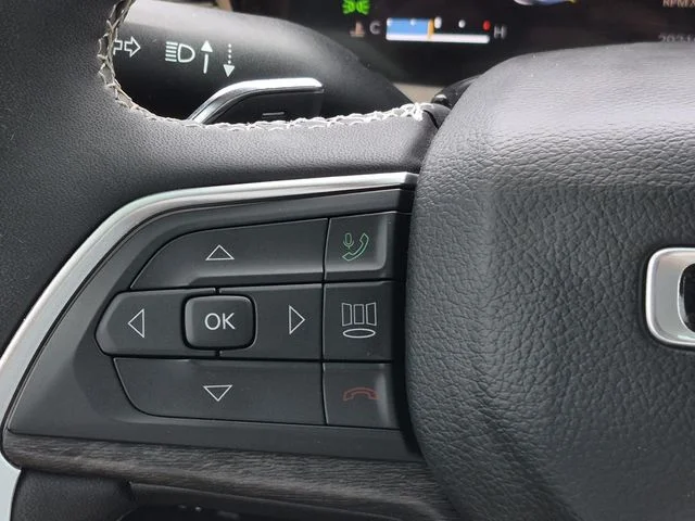 Used 2024 Diamond Black Crystal Pearlcoat Jeep Limited image 25