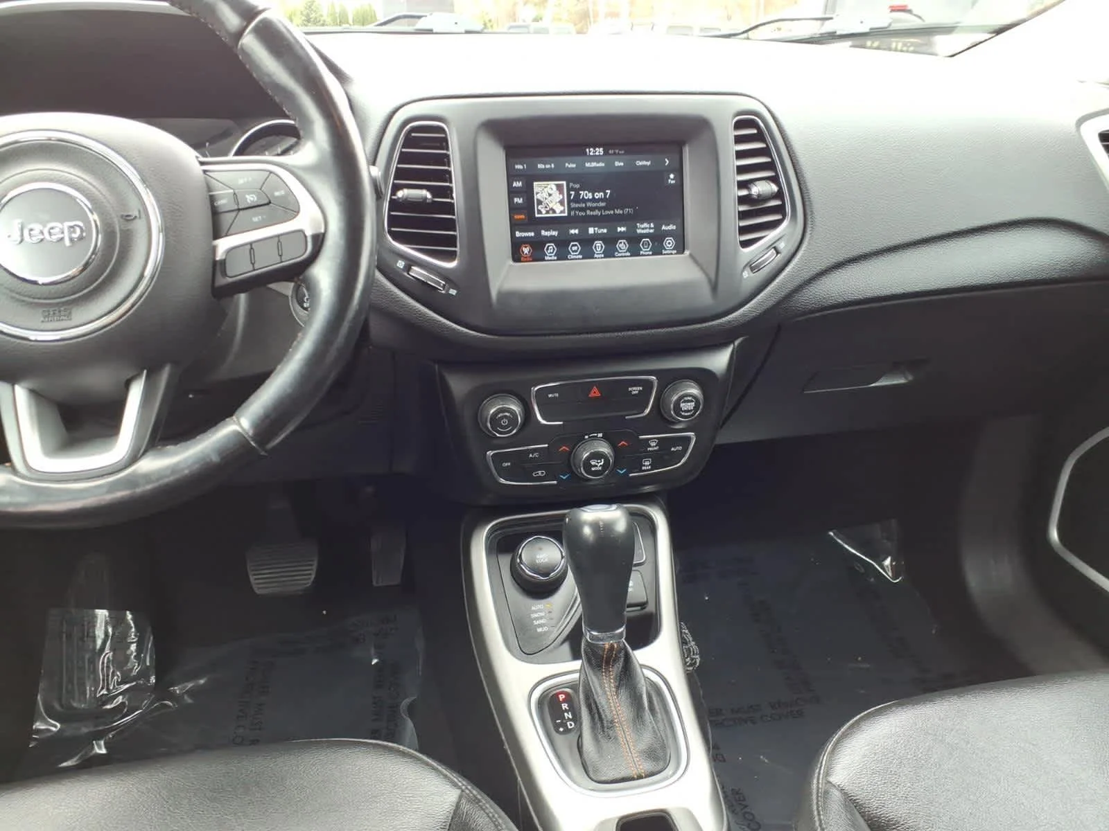 Certified Used 2020 Jazz Blue Pearlcoat Jeep Latitude image 15
