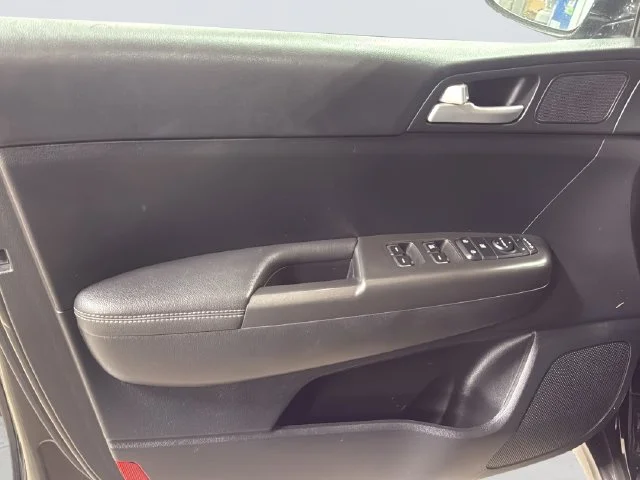 Used 2022 Red Kia LX image 19