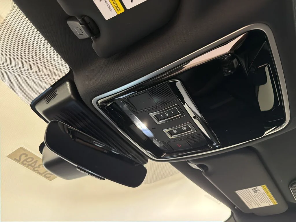 New 2026  Land Rover P250 Base image 18