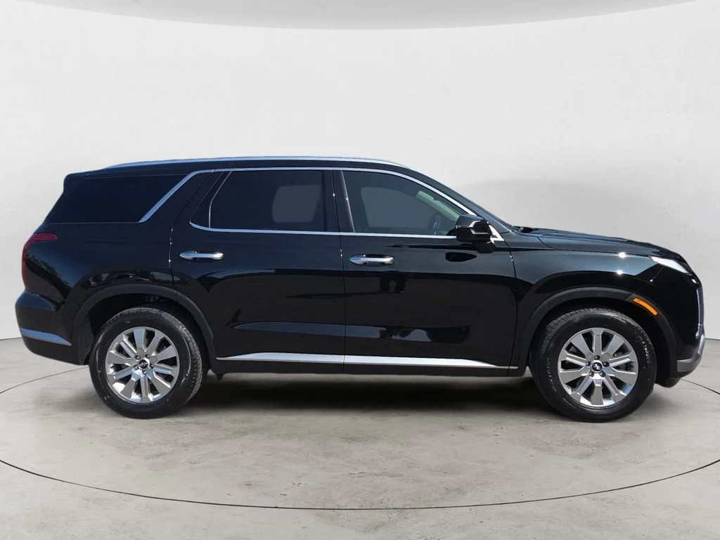 Used 2024 Black Hyundai SEL image 4