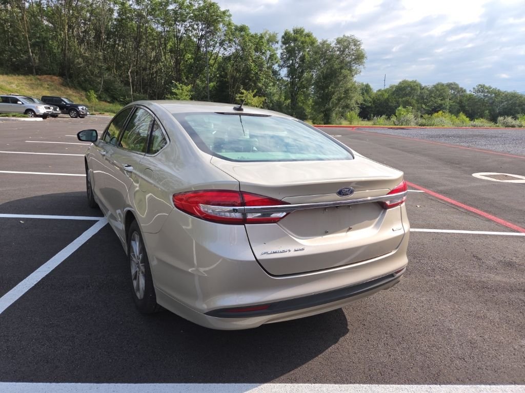 Used 2017 Gold Ford SE image 7