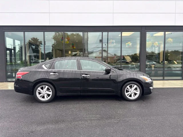 Used 2014 Black Nissan 2.5 SV image 2