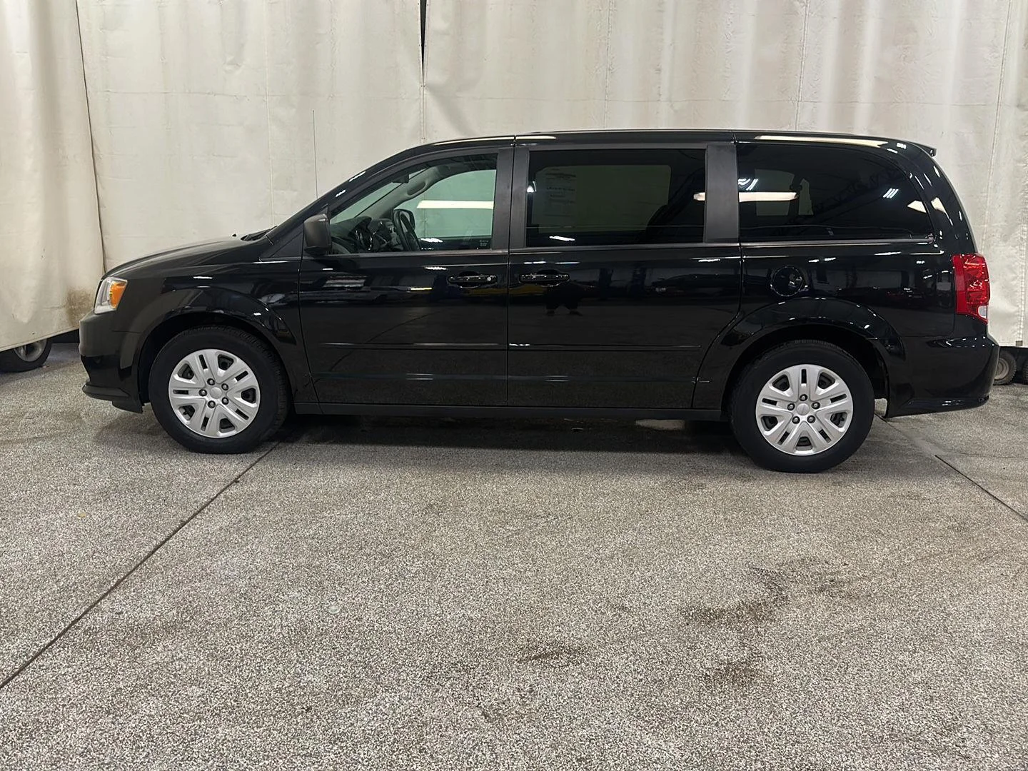 Used 2015 Dodge Grand Caravan SE with VIN 2C4RDGBG5FR623160 for sale in Waconia, MN