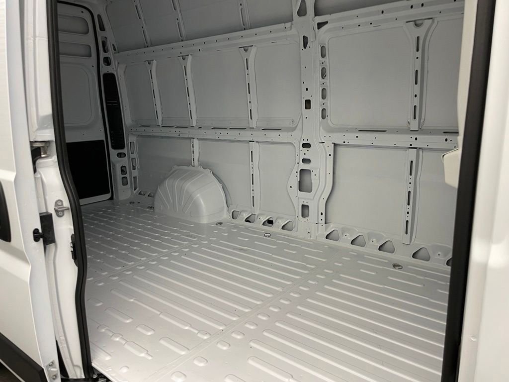 New 2026 Bright White Clear-Coat Exterior Paint RAM Super High Roof image 4