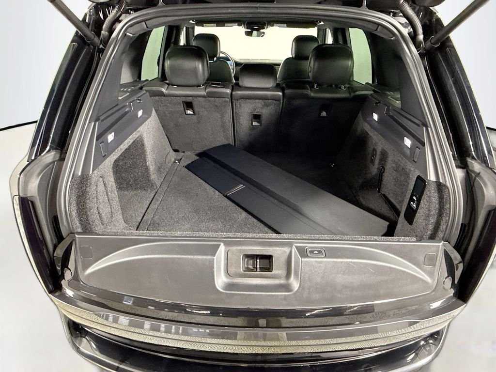 Certified Used 2023 Black Land Rover SE image 27