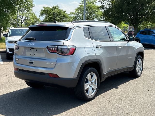 Used 2022 Silver Jeep Latitude image 2