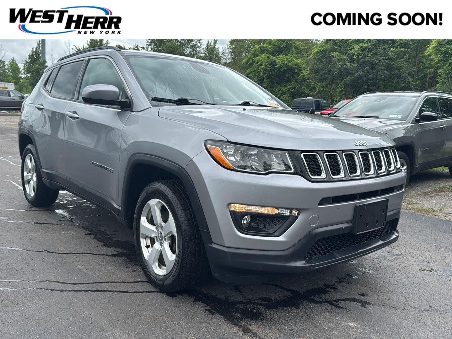 Used 2019 Billet Silver Metallic Clearcoat Jeep Latitude image 1