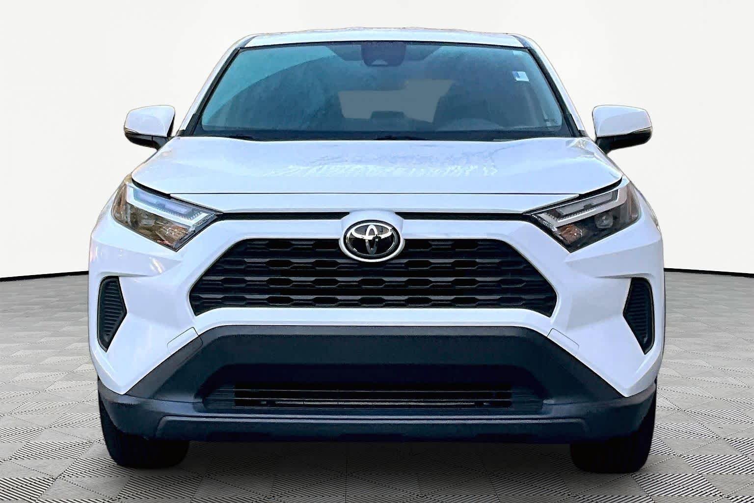 Used 2023 Ice Cap Toyota LE image 4